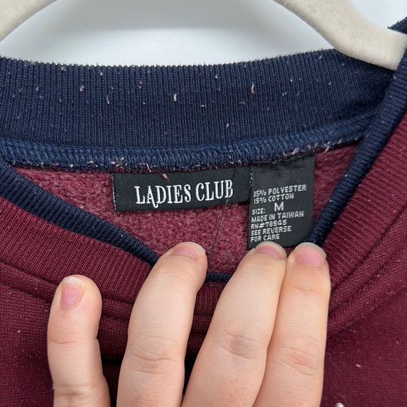 VTG Ladies Club Cozy Maroon Crewneck Penguin Ugly Christmas Sweatshirt Sz Med - Picture 13 of 13